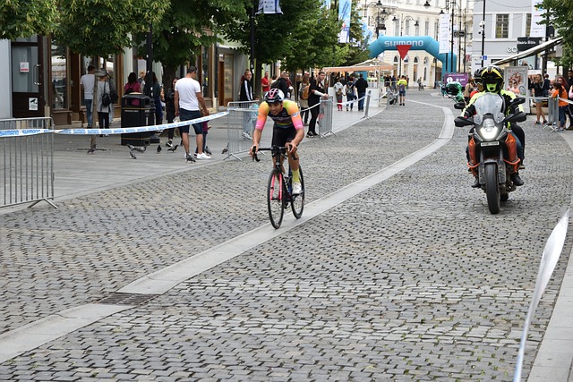 里竞技还是 里竞技还是